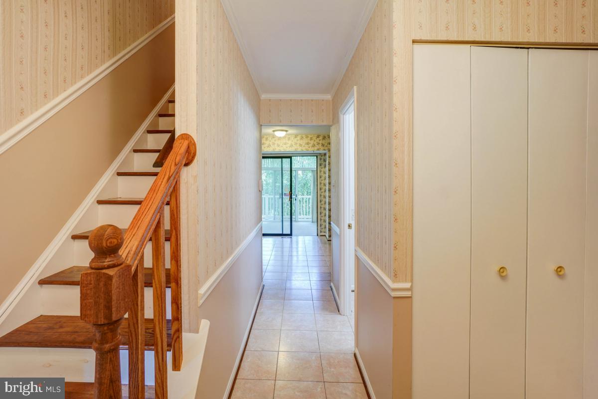 18 Ridge Heights Court Gaithersburg, MD 20879 - Photo 4 of 30