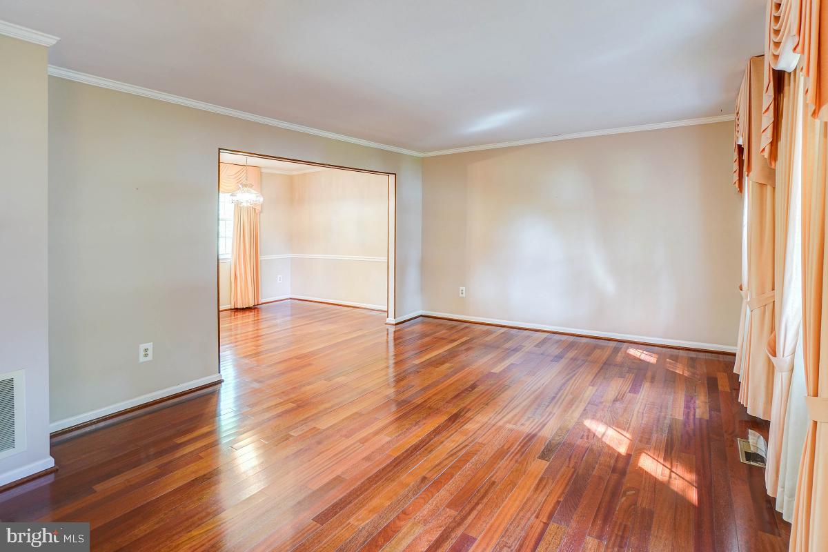 18 Ridge Heights Court Gaithersburg, MD 20879 - Photo 5 of 30