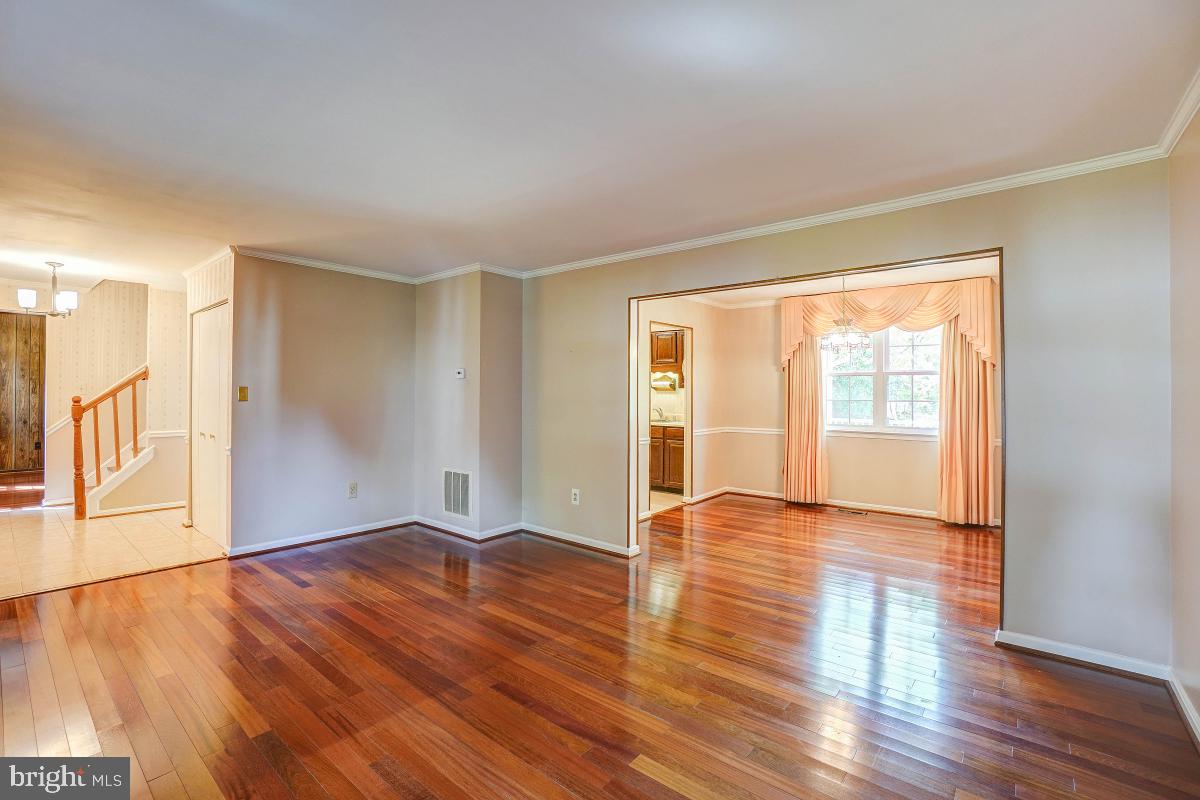 18 Ridge Heights Court Gaithersburg, MD 20879 - Photo 6 of 30