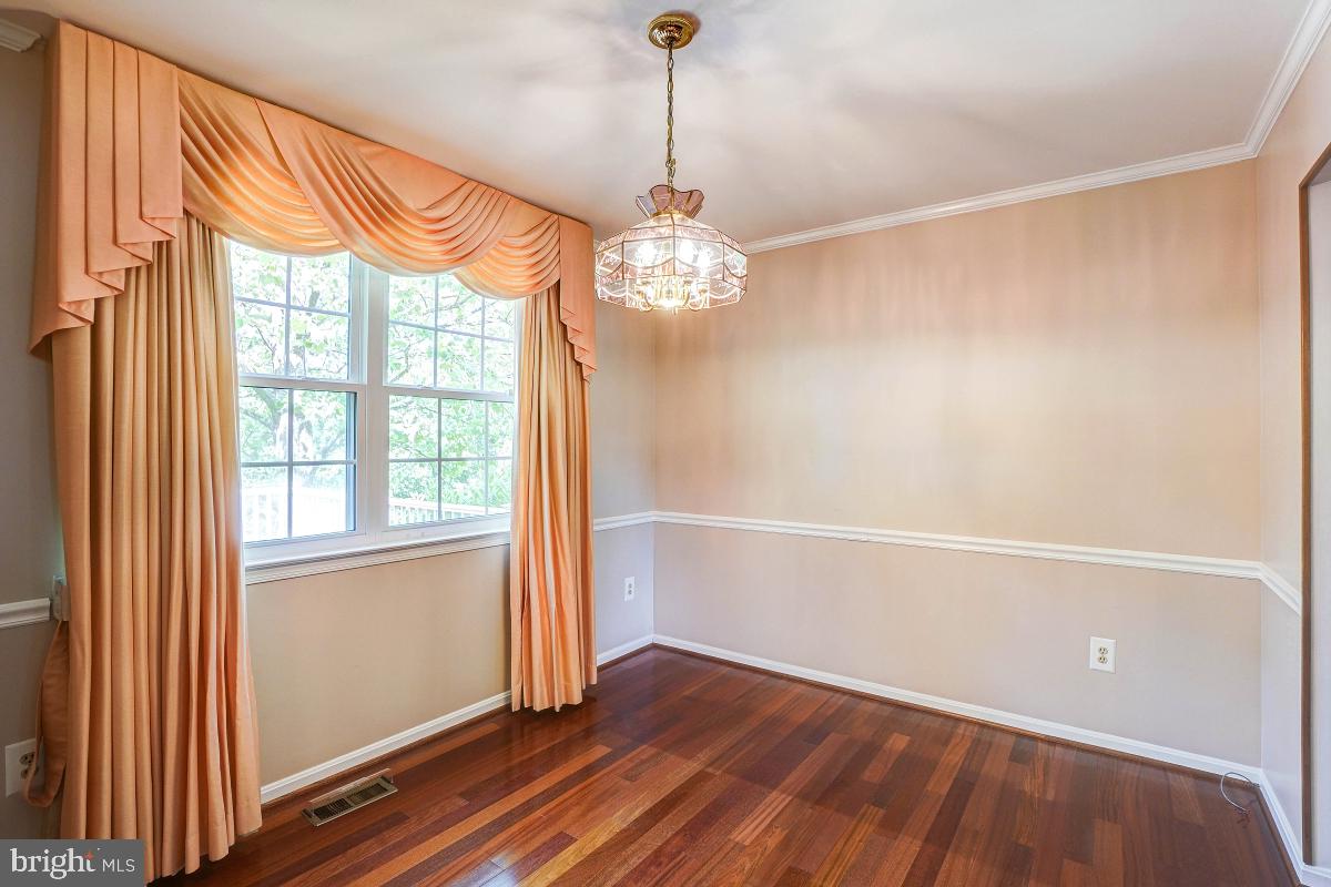 18 Ridge Heights Court Gaithersburg, MD 20879 - Photo 7 of 30