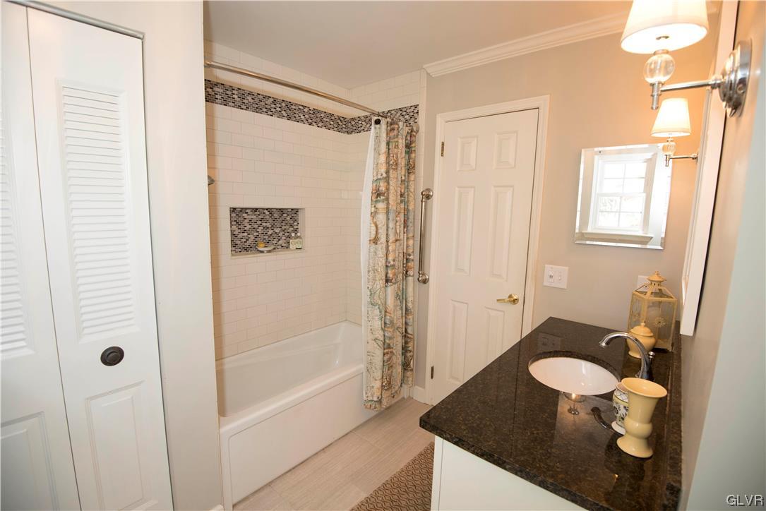 1709 Brandywine Road Allentown, PA 18104 - Photo 27 of 30 NICE TILE DETAIL...