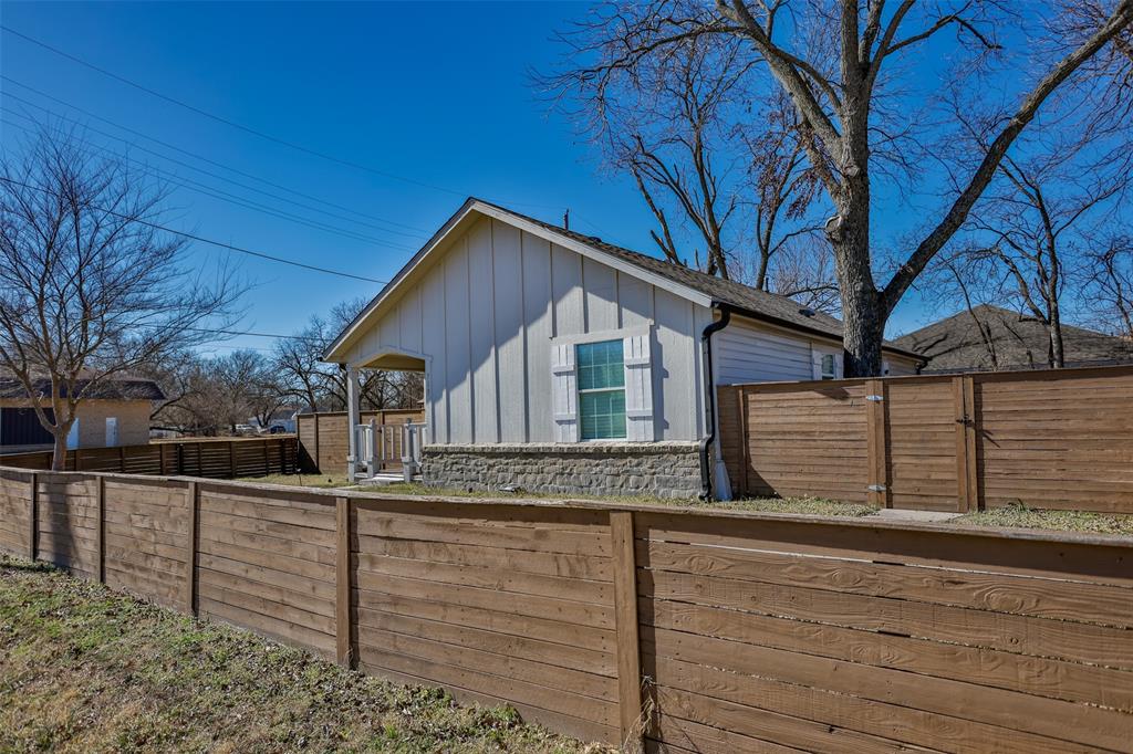 313 Fair Avenue Gainesville, TX 76240 - Photo 5 of 27