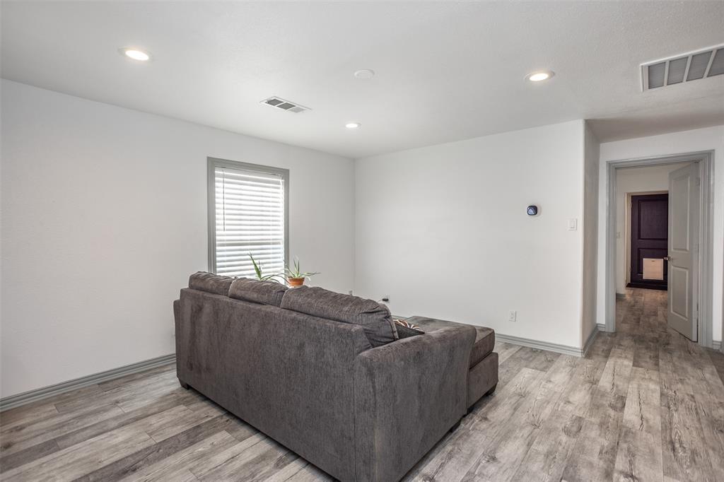 313 Fair Avenue Gainesville, TX 76240 - Photo 9 of 27