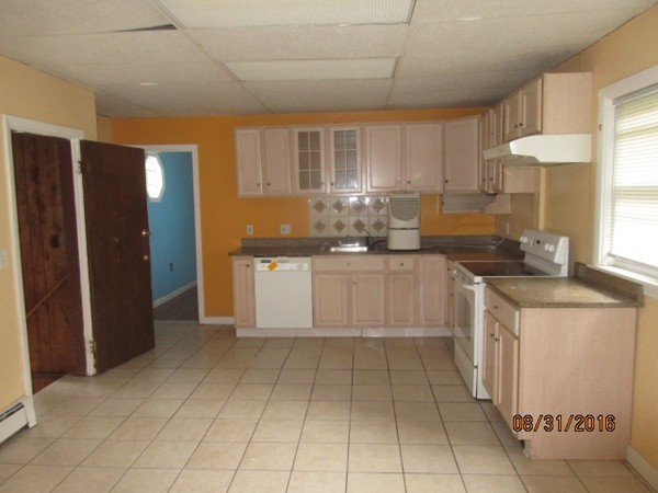 181 Sunderland Road Worcester, MA 01604 - Photo 3 of 10 Gallery Image 3