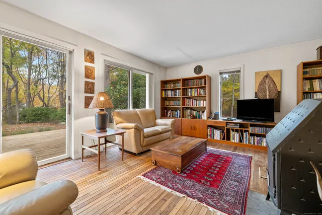 $579,000 | 11 Neck Road, Old Lyme, CT 06371