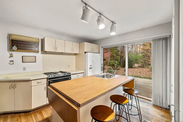 $579,000 | 11 Neck Road, Old Lyme, CT 06371