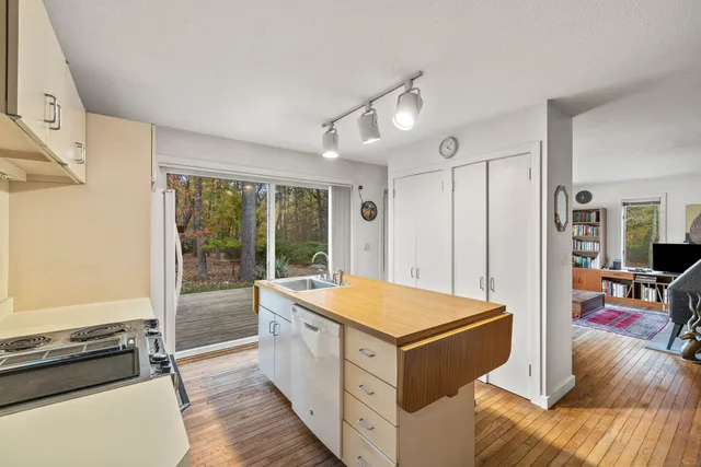 $579,000 | 11 Neck Road, Old Lyme, CT 06371