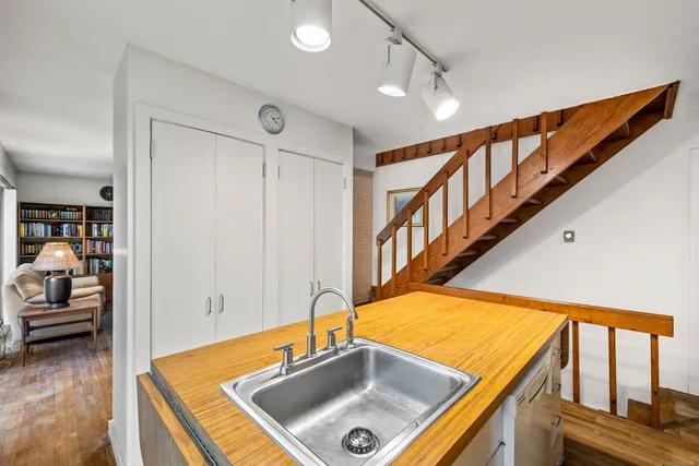 $579,000 | 11 Neck Road, Old Lyme, CT 06371