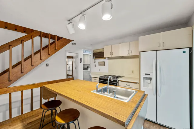 $579,000 | 11 Neck Road, Old Lyme, CT 06371