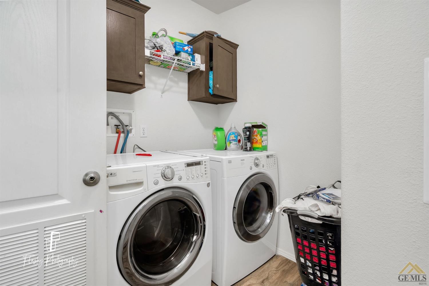 Undisclosed Address Bakersfield, CA 93308 - Photo 15 of 32 a utility room with dryer and washer