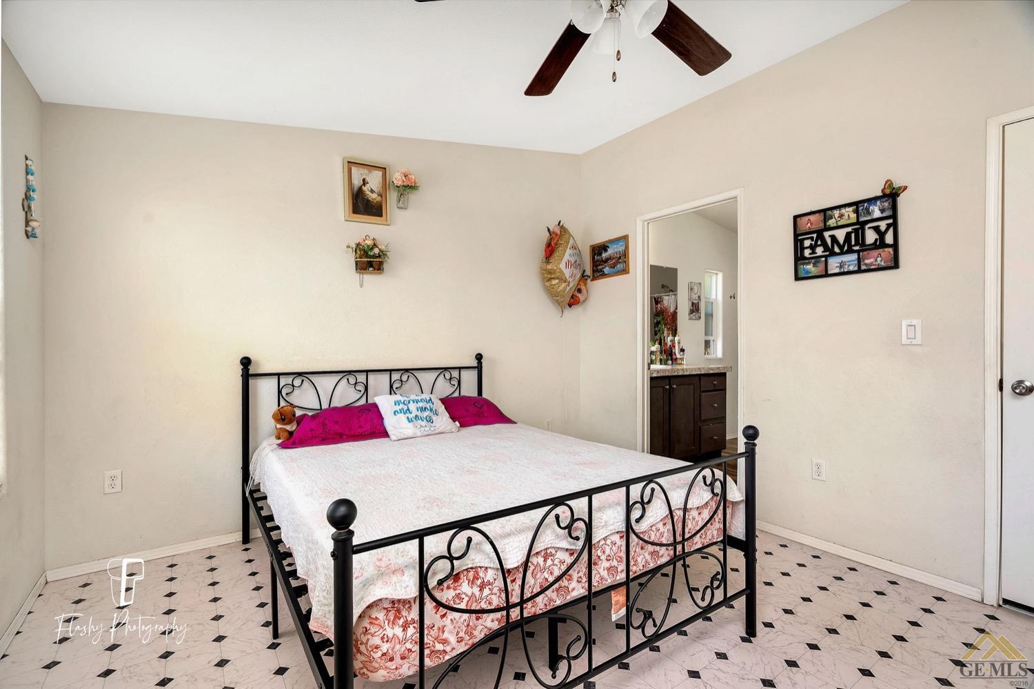 Undisclosed Address Bakersfield, CA 93308 - Photo 17 of 32 a bedroom with furniture and window