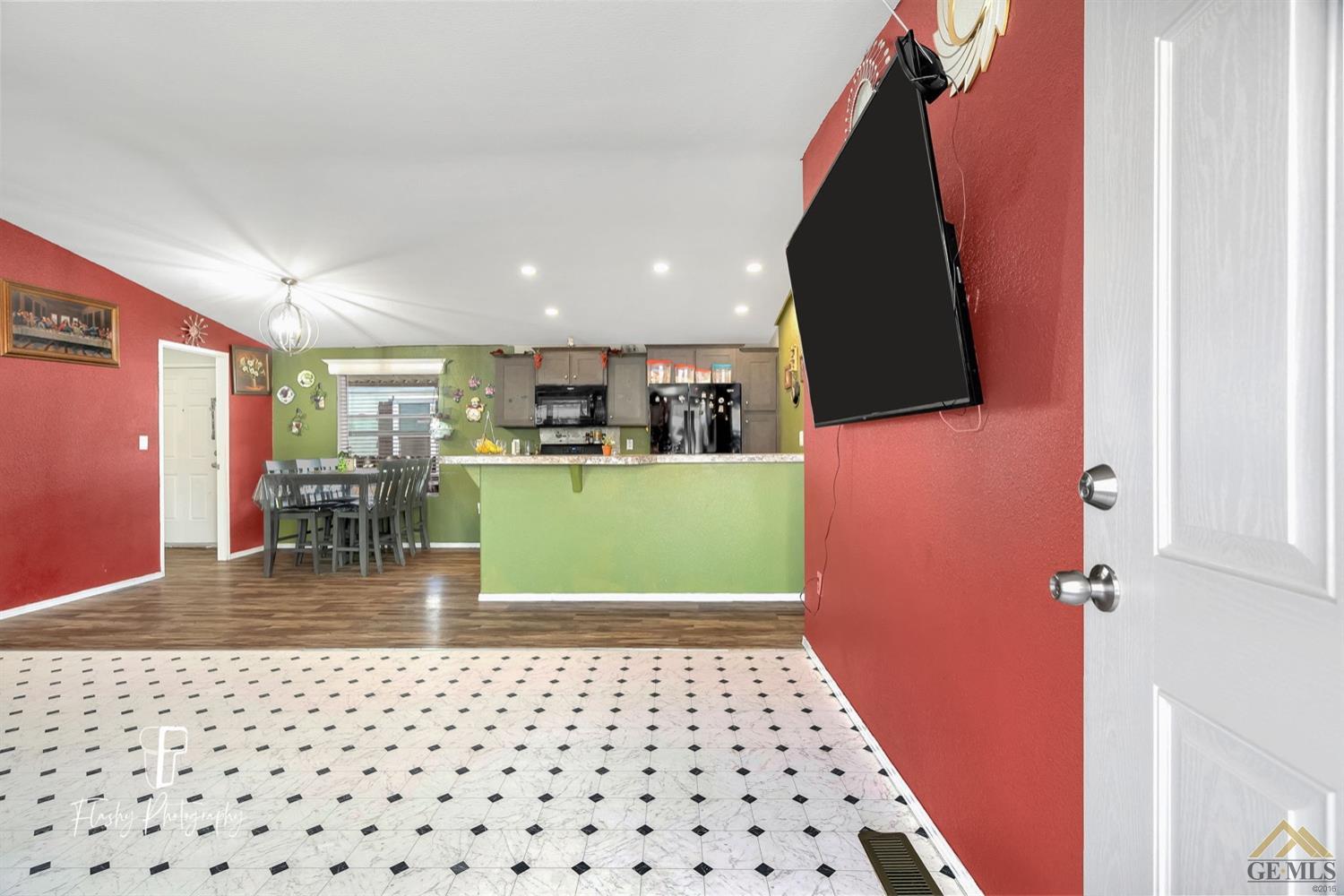 Undisclosed Address Bakersfield, CA 93308 - Photo 7 of 32 a kitchen with a table and chairs