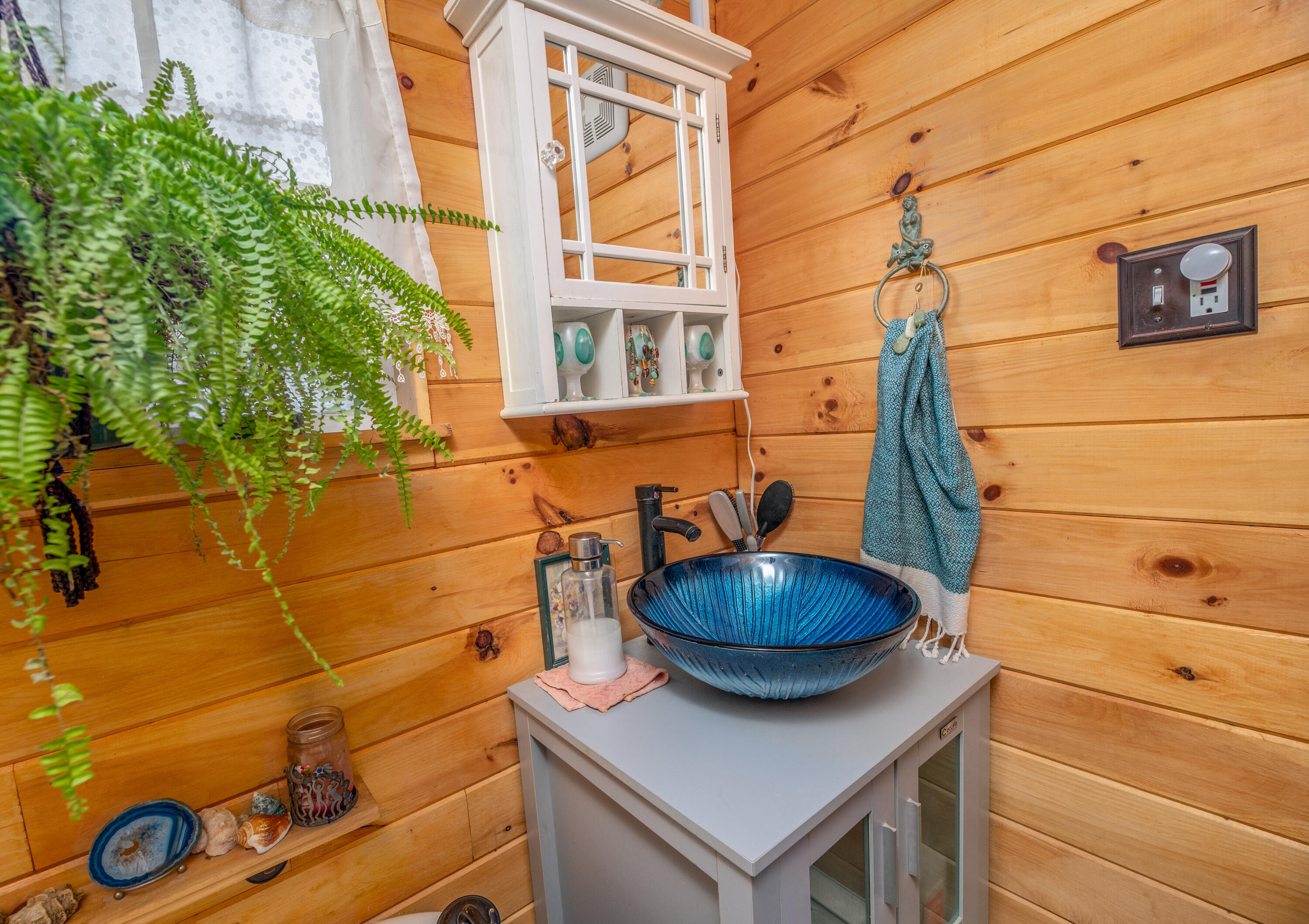 386 Front Street Richmond, ME 04357 - Photo 32 of 47 First Floor Bath