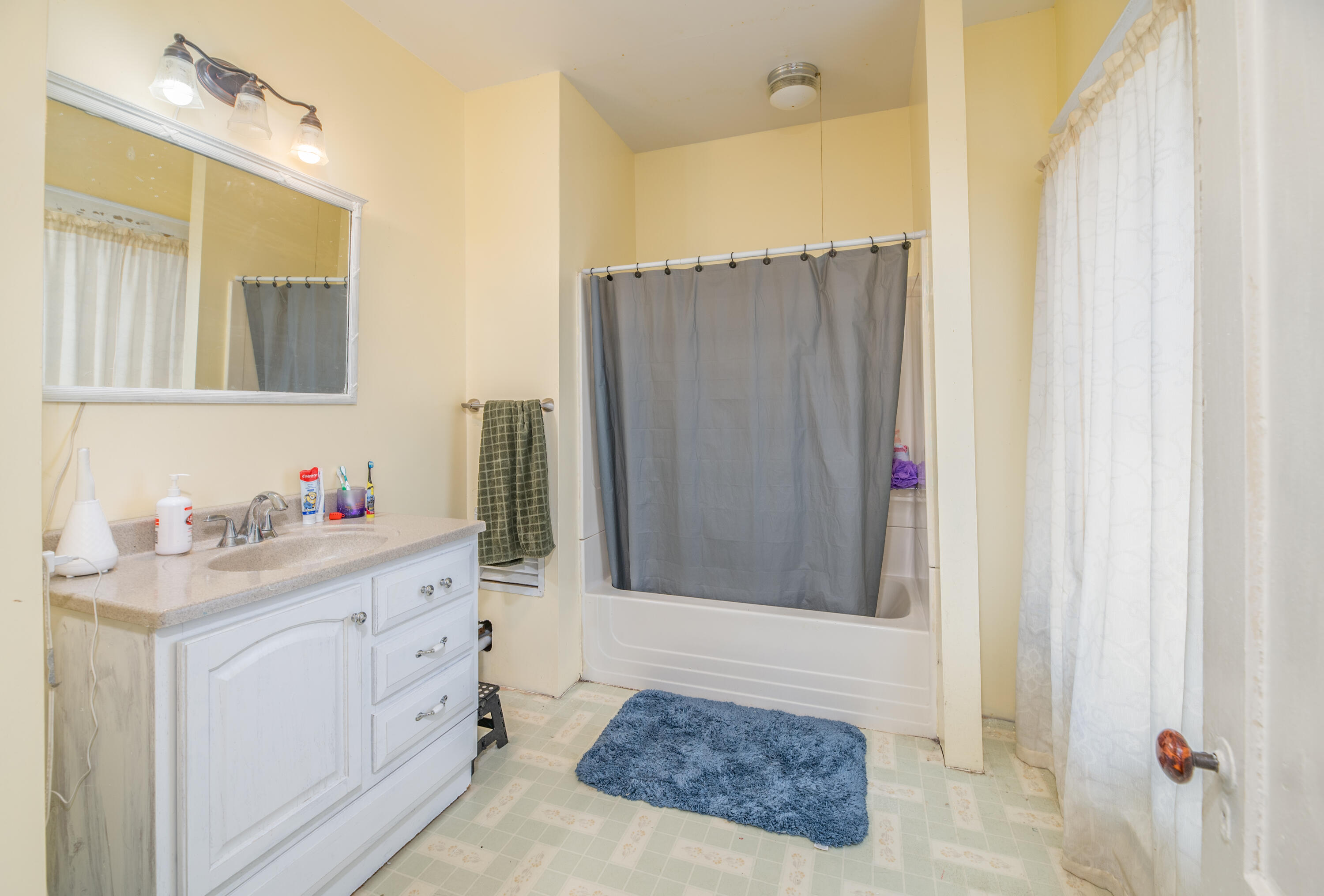 386 Front Street Richmond, ME 04357 - Photo 34 of 47 Second Floor Bathroom