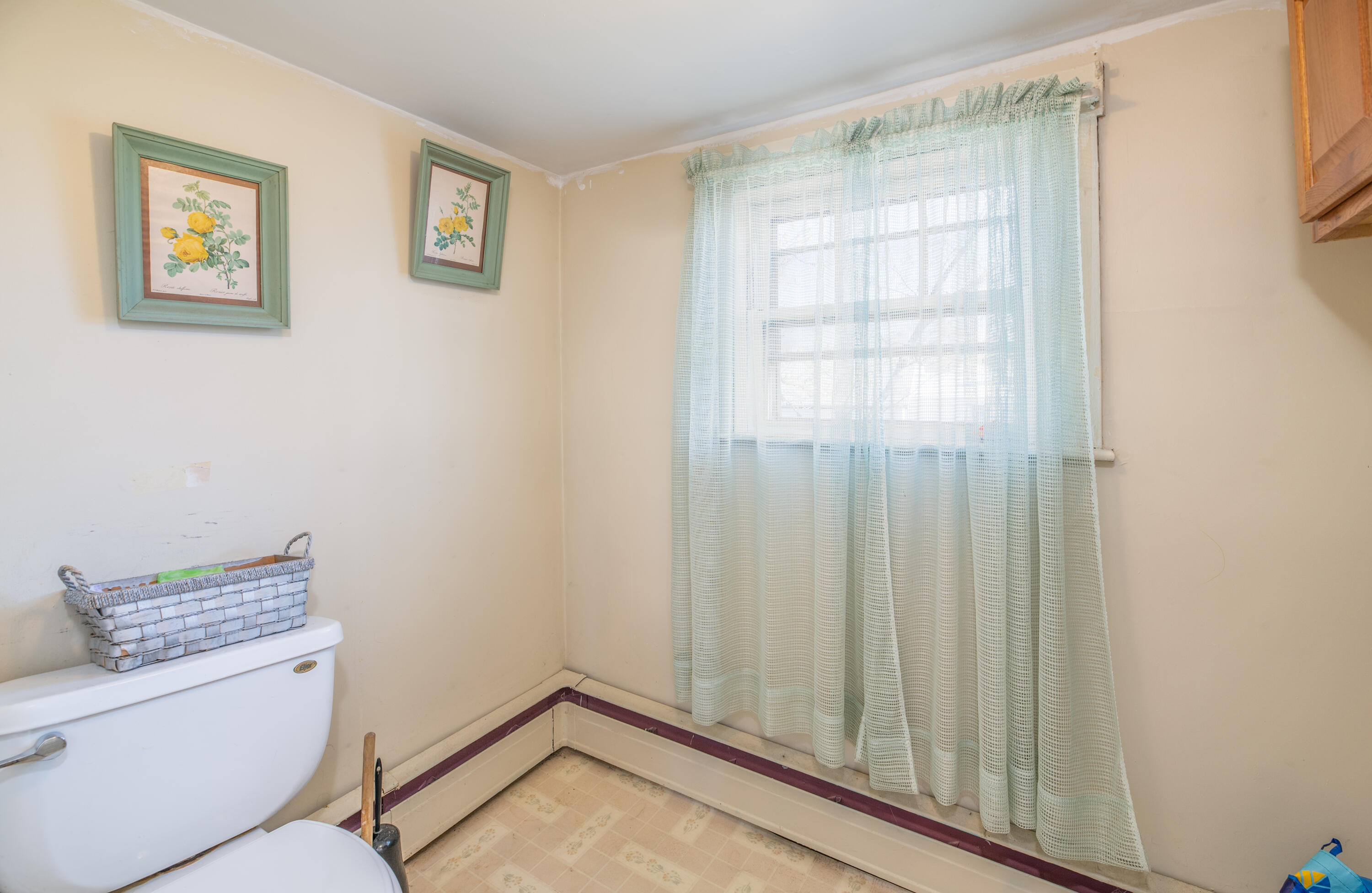 386 Front Street Richmond, ME 04357 - Photo 34 of 43 Second Floor Bathroom