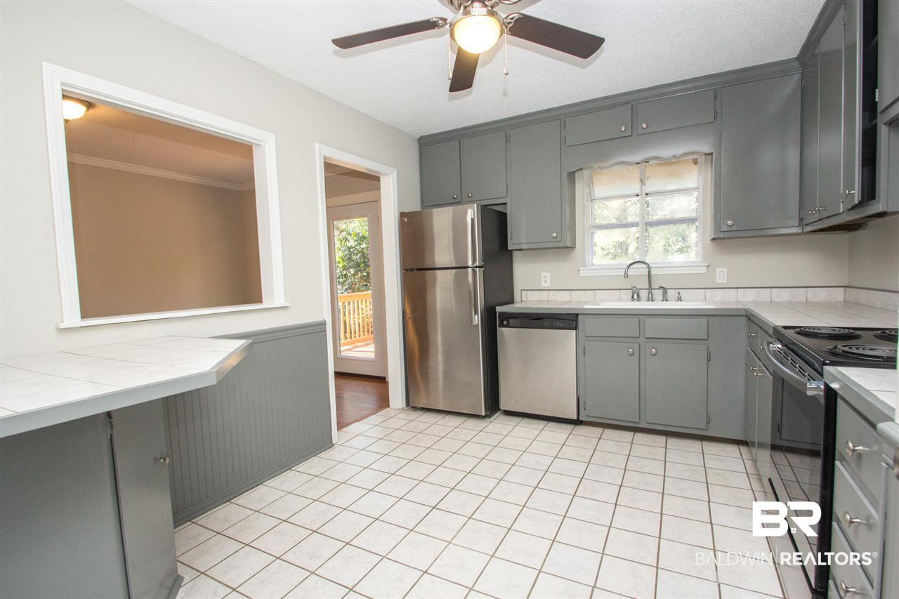 908 Caroline Avenue Daphne, AL 36526 - Photo 10 of 37