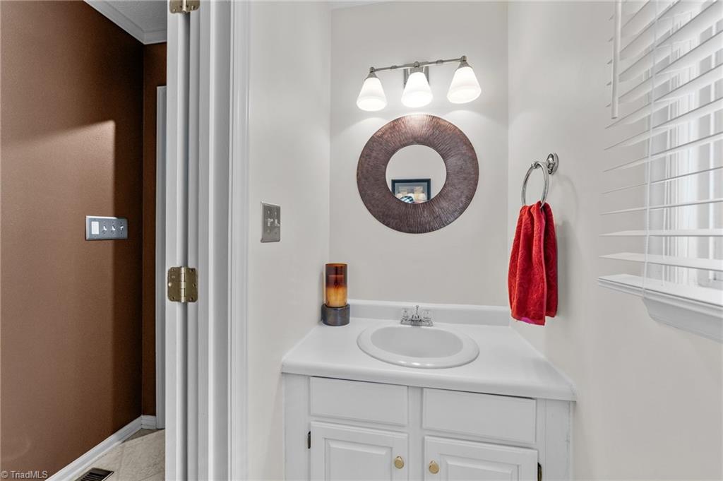154 Longview Road Madison, NC 27025 - Photo 27 of 44 Downstairs half bathroom