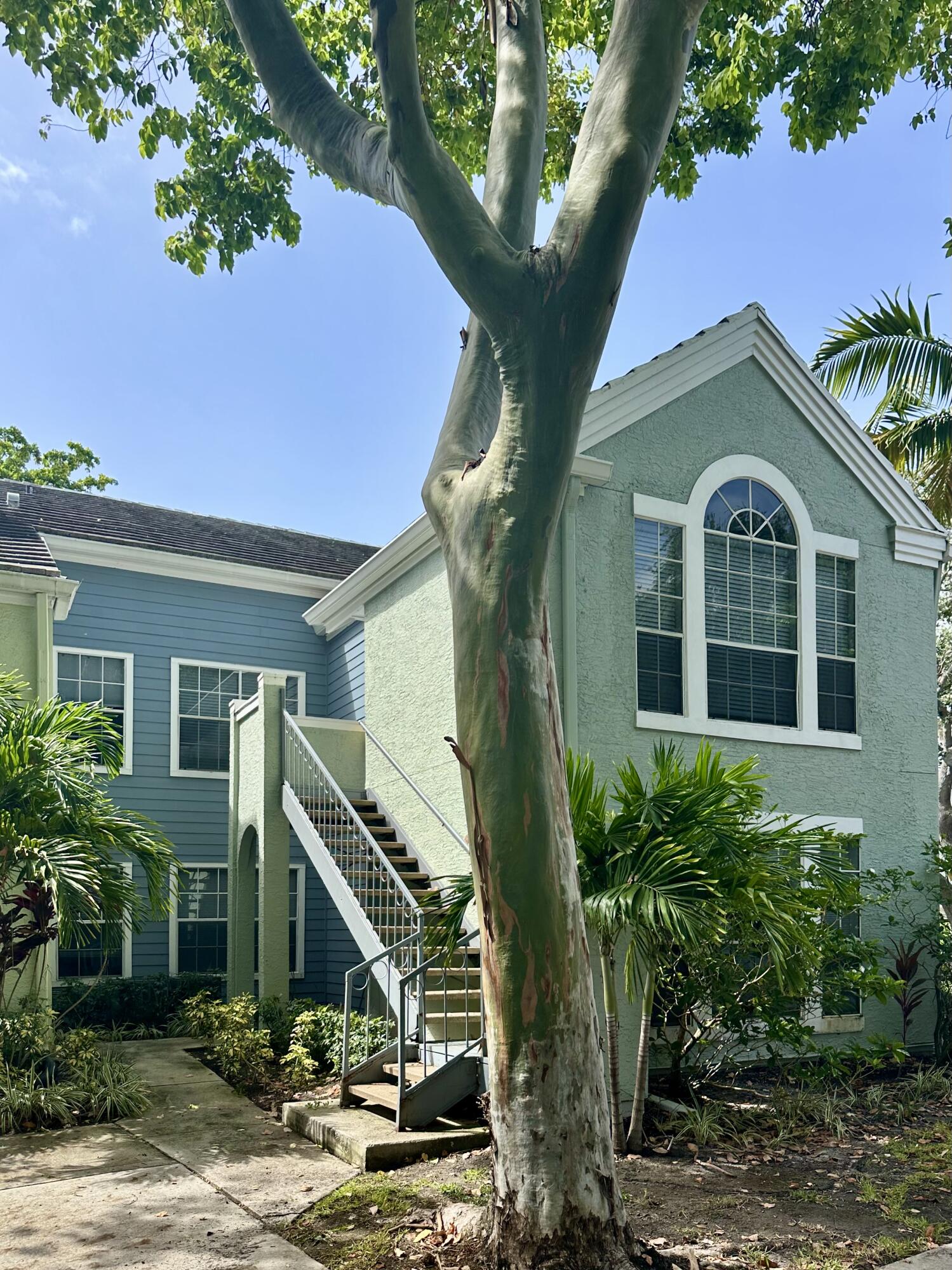 1050 Crystal Way, Unit H Delray Beach, FL 33444 - Photo 2 of 41 BahiaExterior1