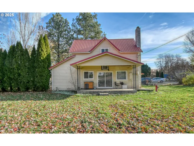 a view of a house with garden