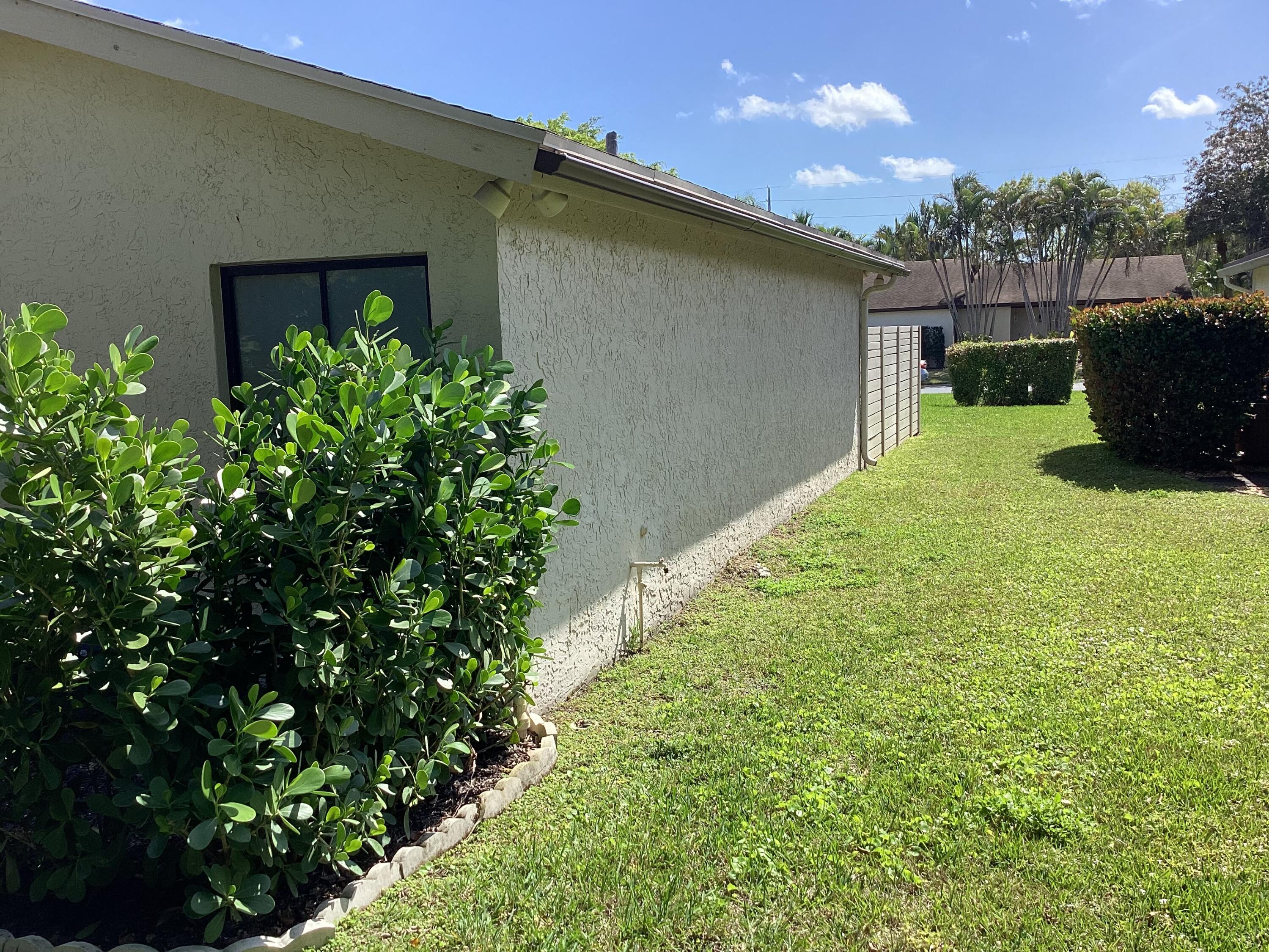 8895 Old Pine Road, Unit 4 Boca Raton, FL 33433 - Photo 37 of 46 a backyard of a house with lots of green space