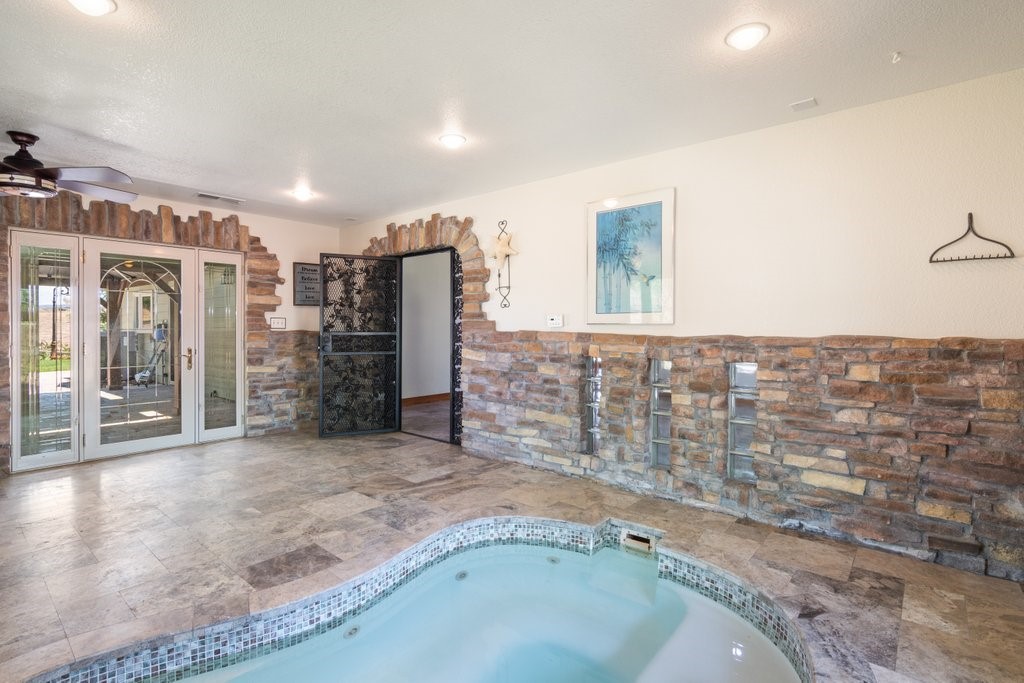 37890 Normandy Road Winchester, CA 92596 - Photo 17 of 72 Spa/wellness room