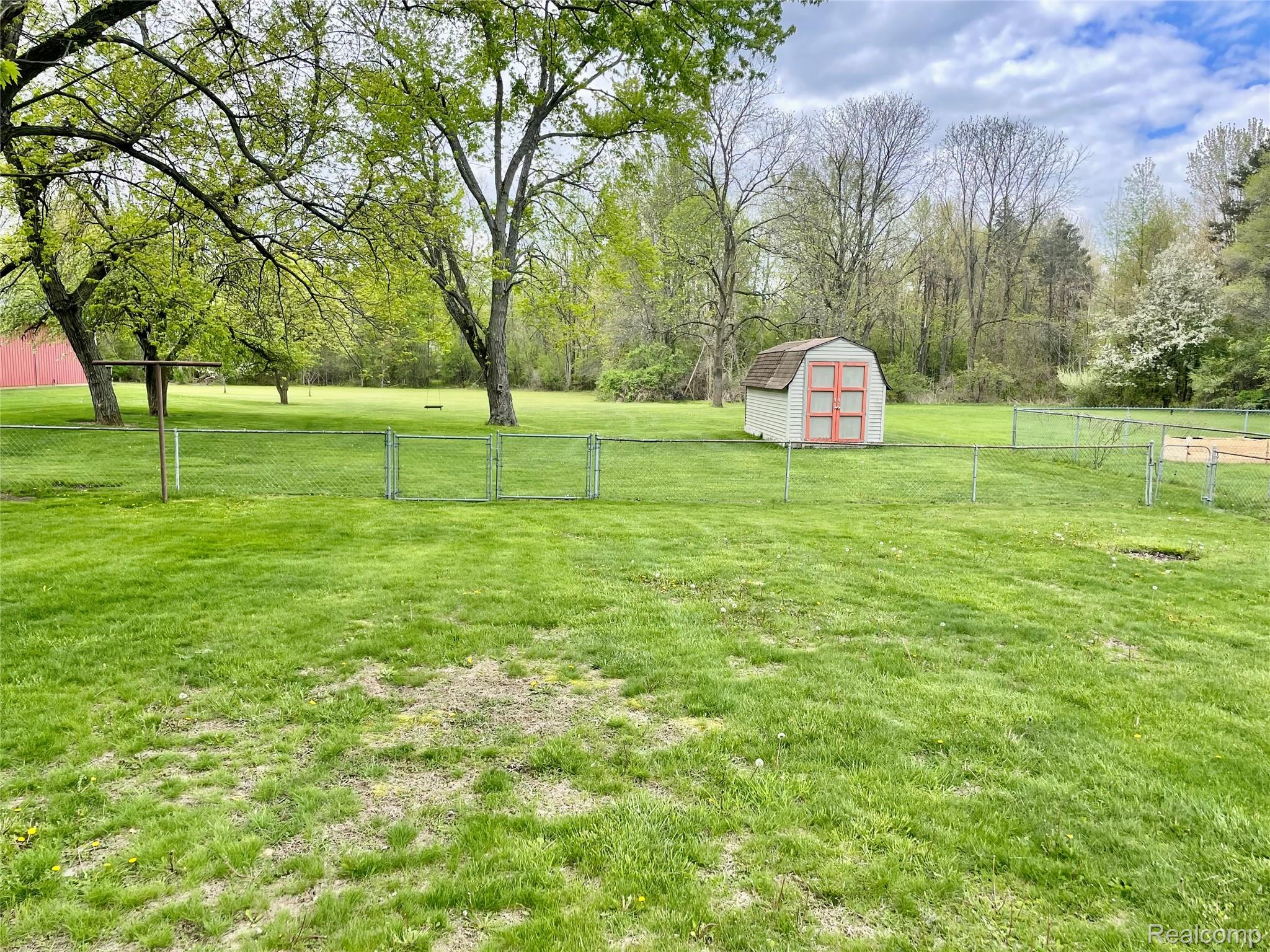 7234 Davison Road Davison, MI 48423 - Photo 4 of 26 IMG_6336.jpeg