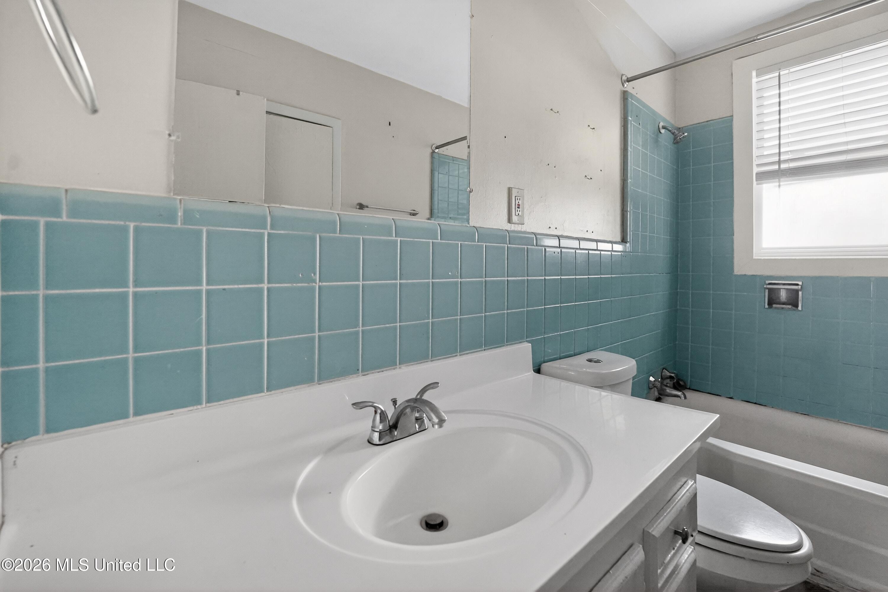 343 Broadmoor Drive Jackson, MS 39206 - Photo 36 of 40 41_343_Broadmoor_Dr-Bathroom-6813
