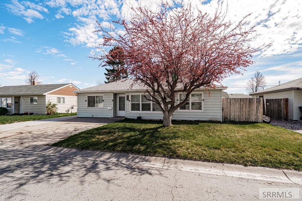 1040 Everett Avenue Pocatello, ID 83201 - Photo 4 of 37