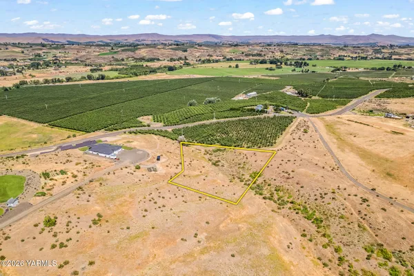 a view of outdoor space with city view