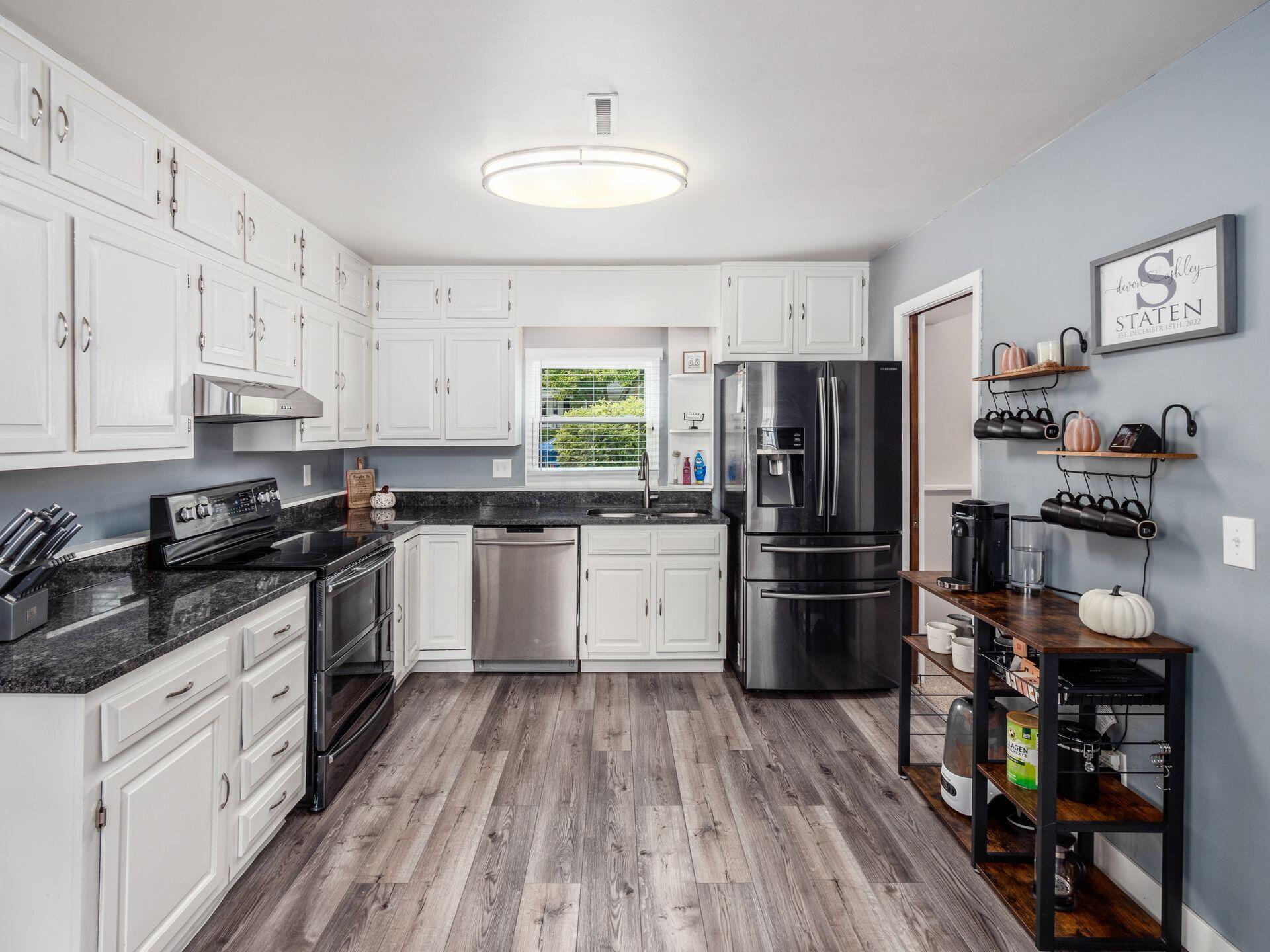 212 Deerfield Road Columbus, OH 43228 - Photo 11 of 47 Kitchen