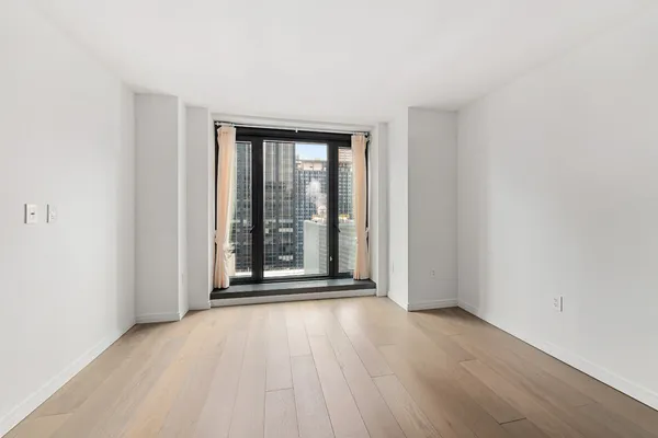 $6,500 | 111 West 56th Street, Unit 39G | Midtown Central