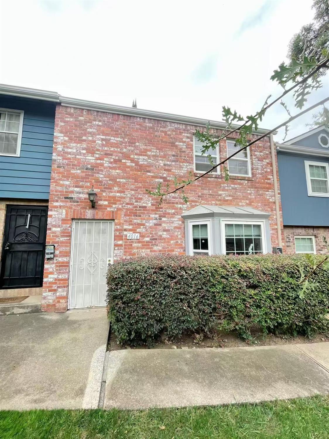 4016 Knoll Top Court Carmichael, CA 95608 - Photo 28 of 33 a front view of a house with a yard and garage