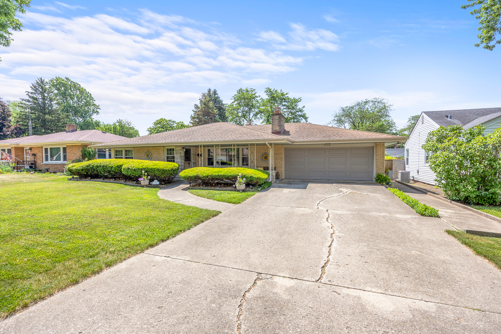 1304 Black Road Joliet, IL 60435 - Photo 1 of 31 Gallery Image 1