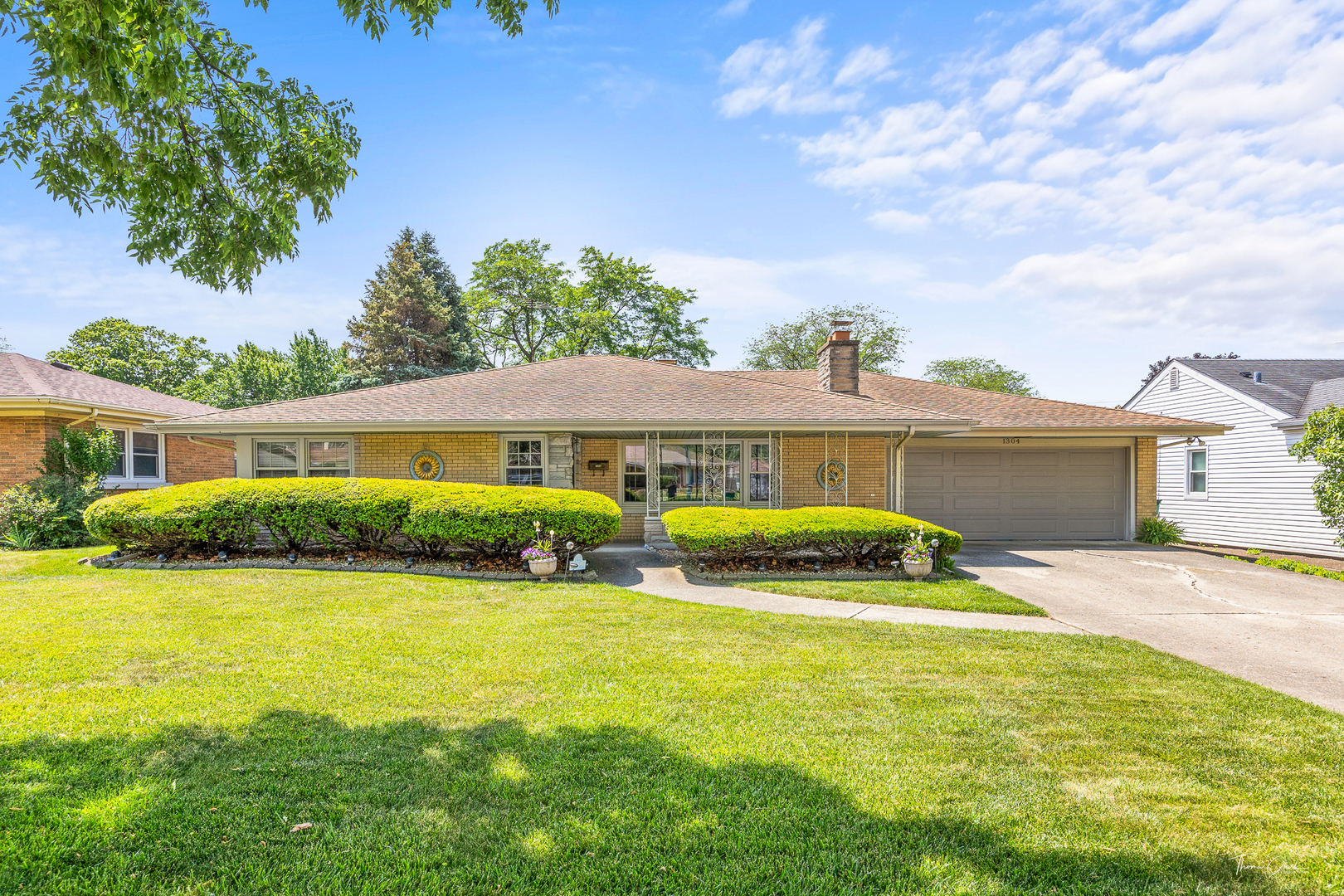 1304 Black Road Joliet, IL 60435 - Photo 4 of 31 Gallery Image 4
