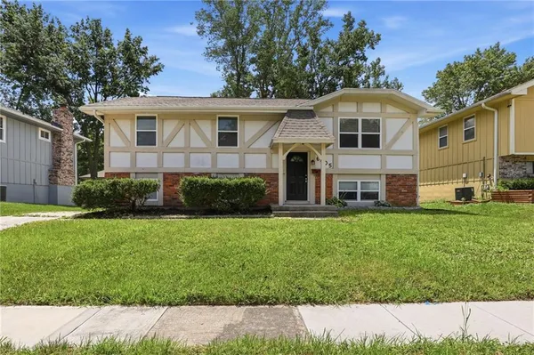 $259,999 | 6405 East 140th Terrace, Grandview, MO 64030