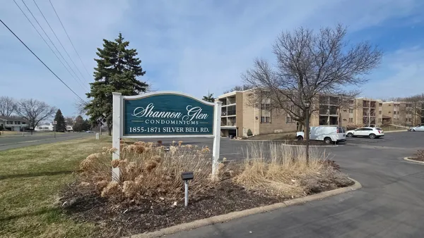 $174,900 | 1855 Silver Bell Road, Unit 321, Eagan, MN 55122