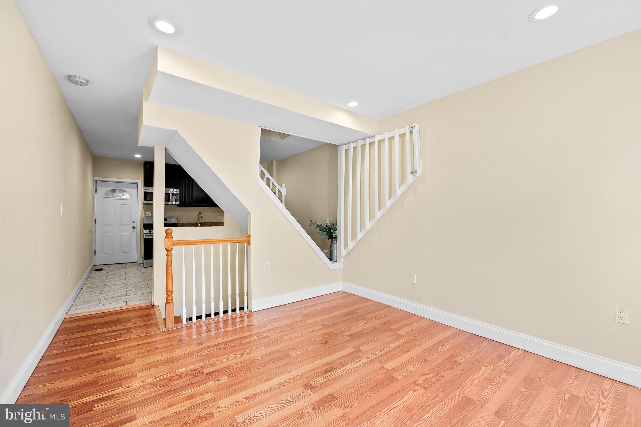 307 Fagley Street Baltimore, MD 21224 - Photo 6 of 24 Living Room