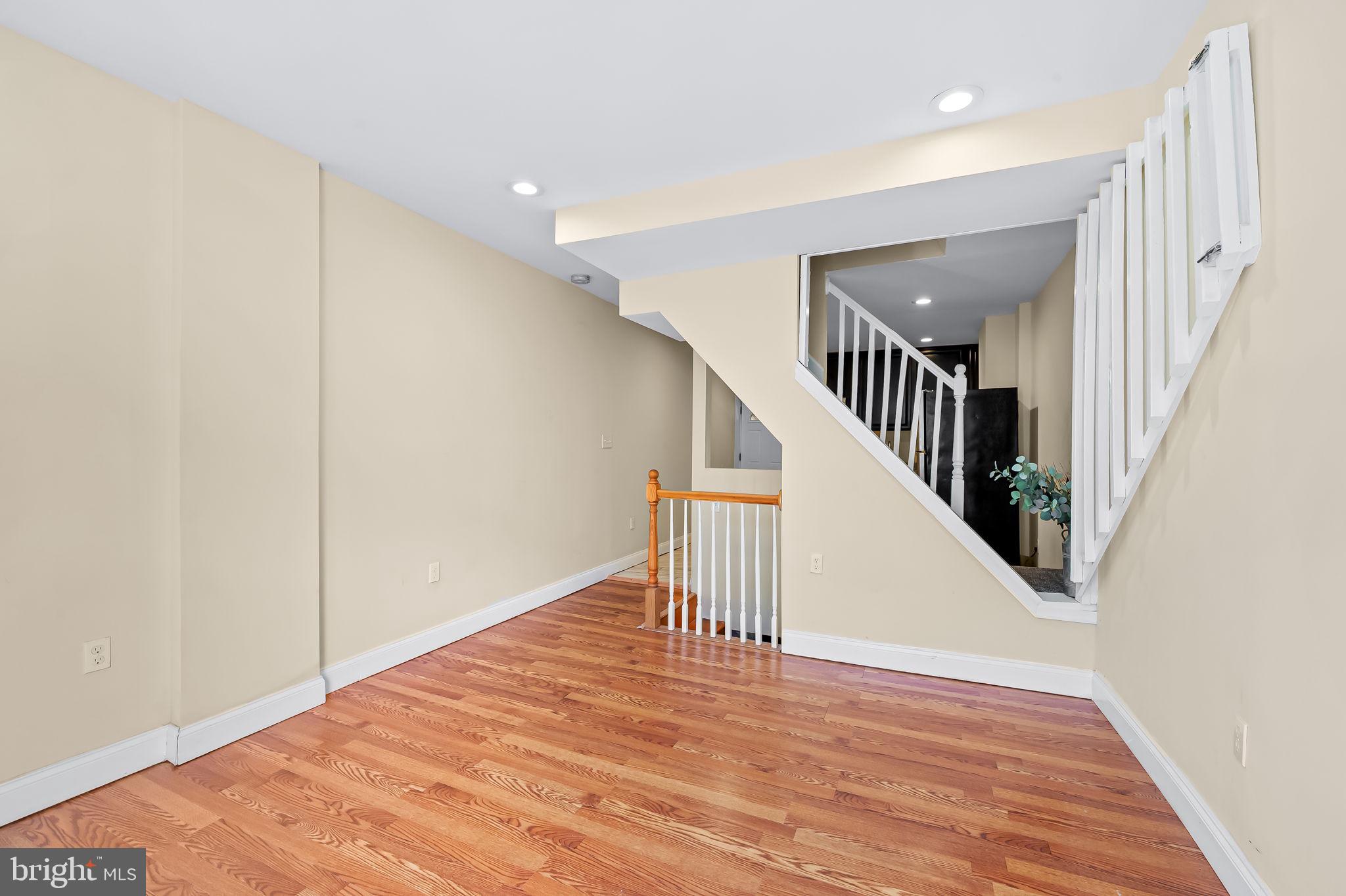 307 Fagley Street Baltimore, MD 21224 - Photo 7 of 24 Living Room