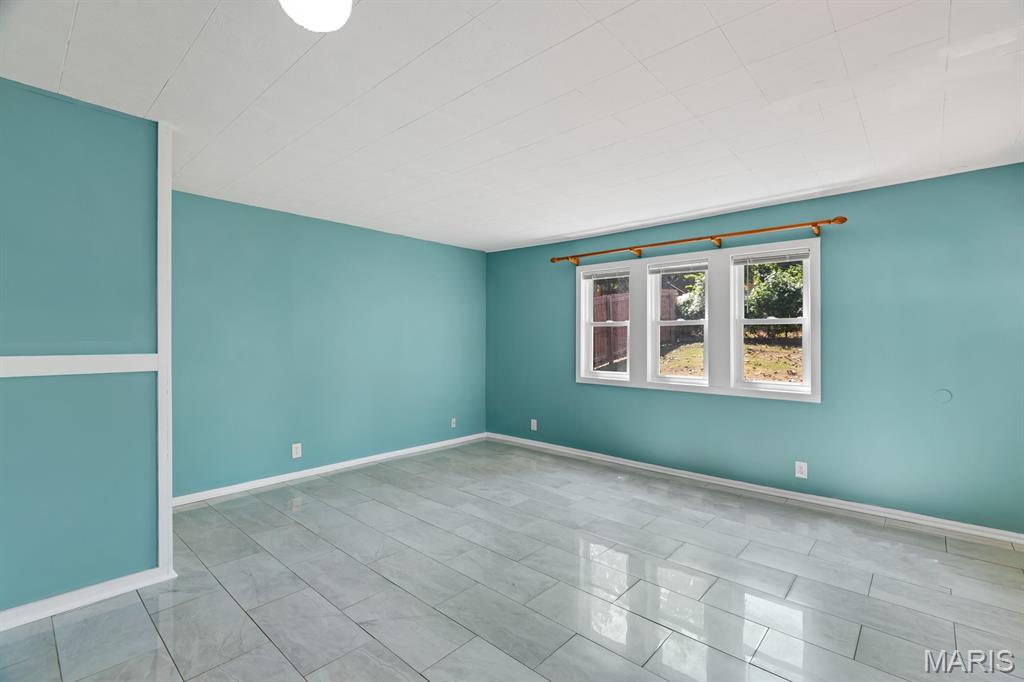 660 Rochester Drive St. Louis, MO 63125 - Photo 13 of 35