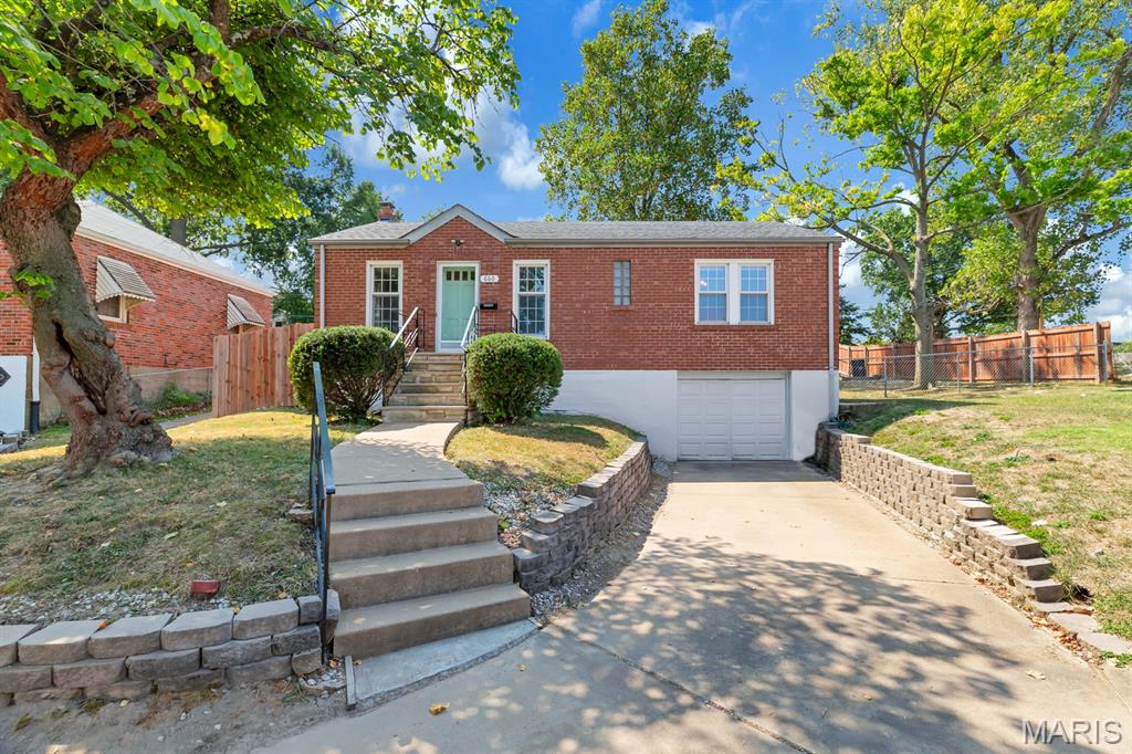 660 Rochester Drive St. Louis, MO 63125 - Photo 2 of 35