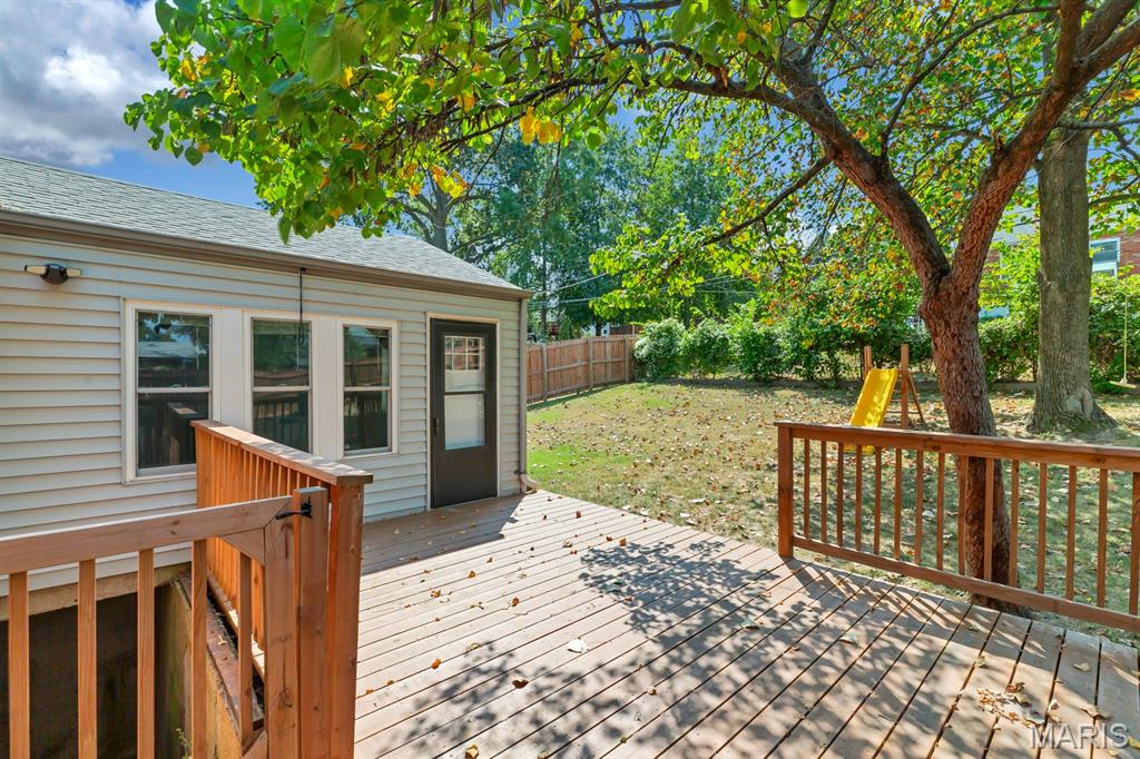 660 Rochester Drive St. Louis, MO 63125 - Photo 23 of 35