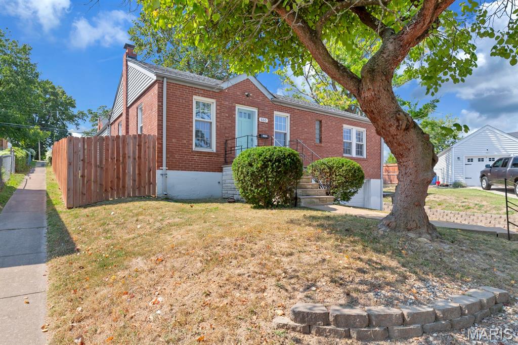 660 Rochester Drive St. Louis, MO 63125 - Photo 3 of 35