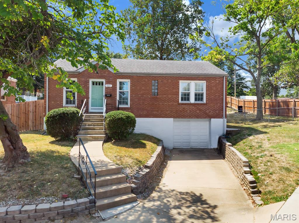 660 Rochester Drive St. Louis, MO 63125 - Photo 31 of 35