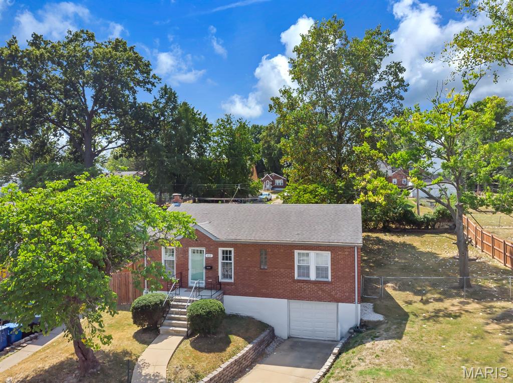 660 Rochester Drive St. Louis, MO 63125 - Photo 32 of 35