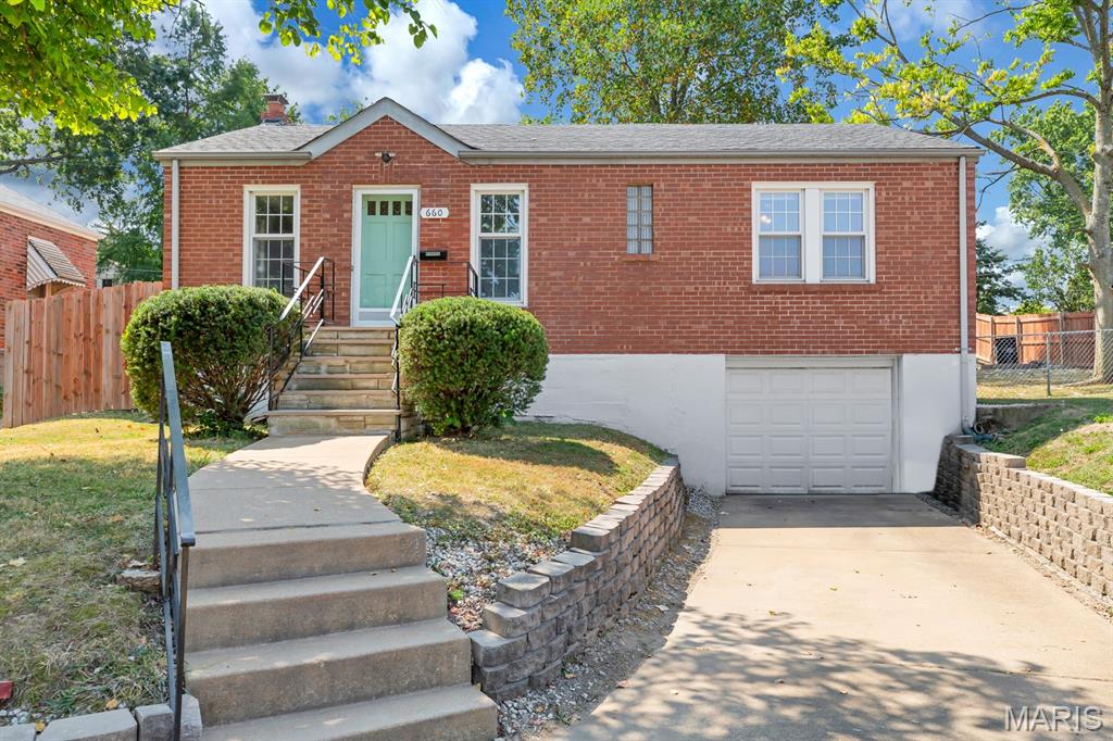 660 Rochester Drive St. Louis, MO 63125 - Photo 4 of 35