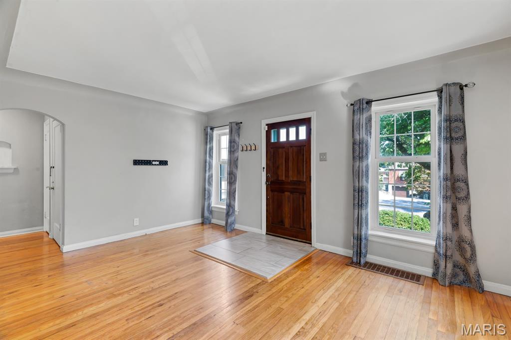 660 Rochester Drive St. Louis, MO 63125 - Photo 7 of 35