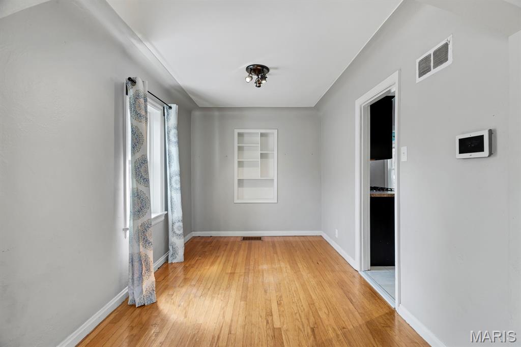 660 Rochester Drive St. Louis, MO 63125 - Photo 9 of 35