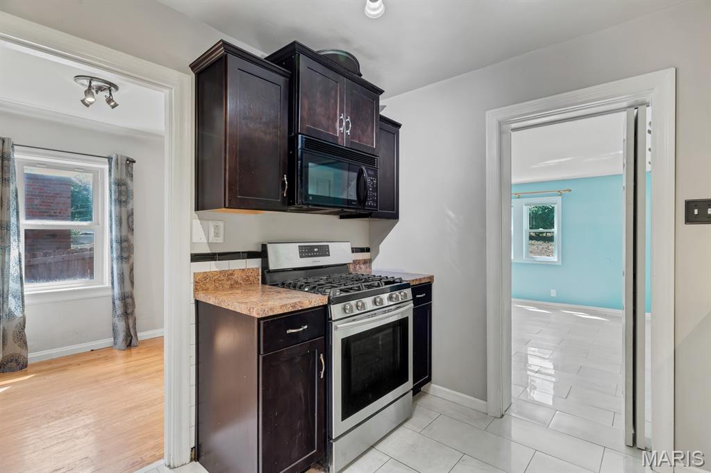 660 Rochester Drive St. Louis, MO 63125 - Photo 10 of 35