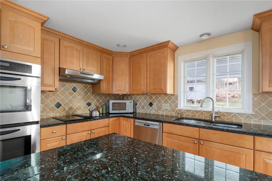 6 Hillside Road Cumberland, RI 02864 - Photo 13 of 38