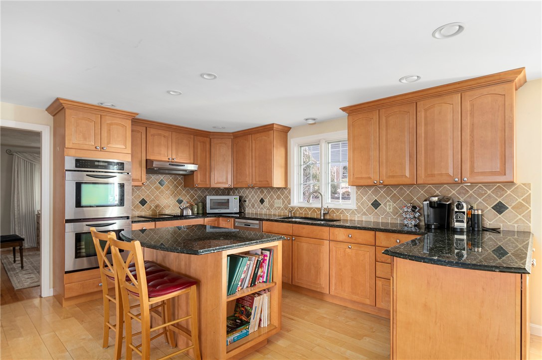 6 Hillside Road Cumberland, RI 02864 - Photo 10 of 38